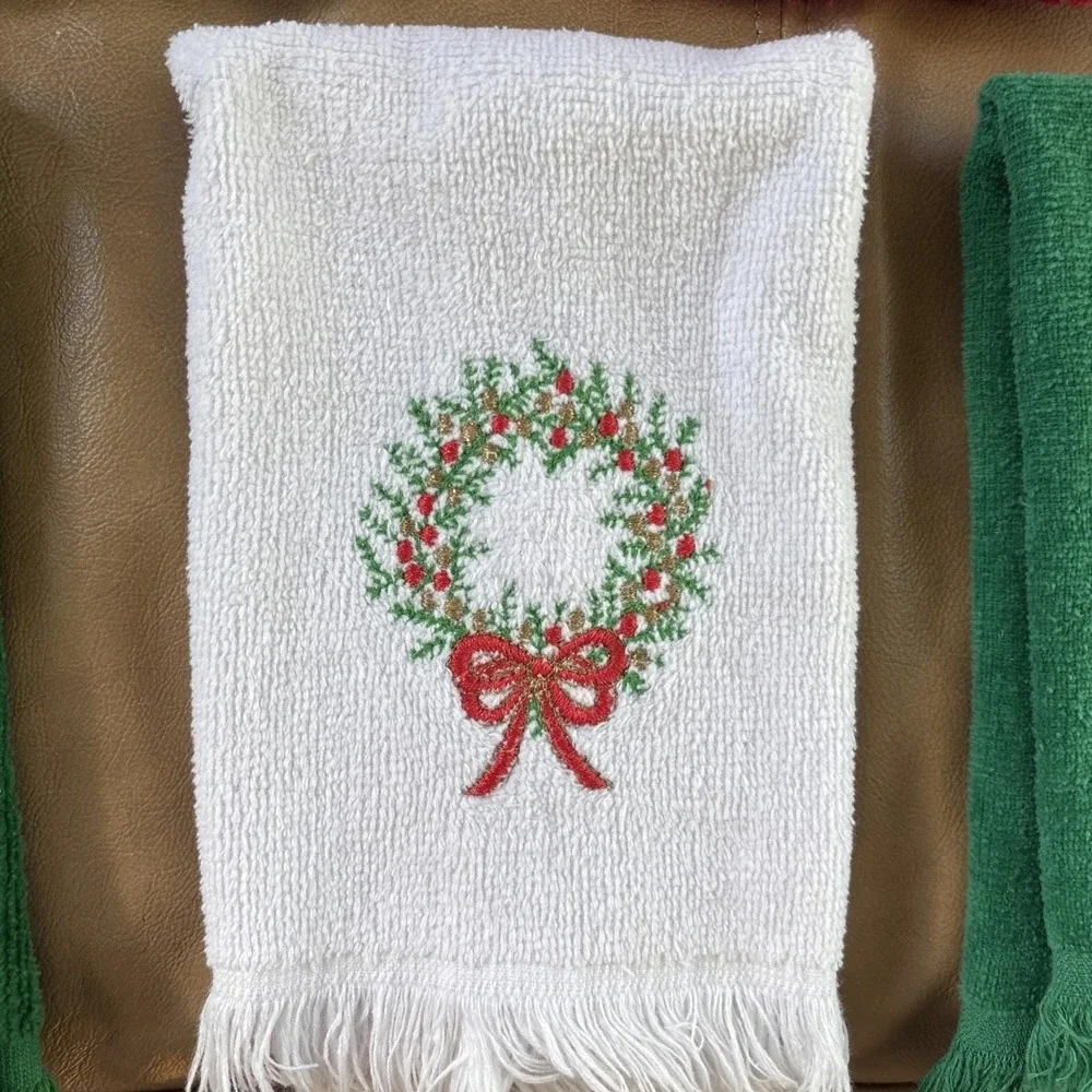 VTG Christmas Embroidered Fingertip Towels (7) Red Green White Holiday Festive‎